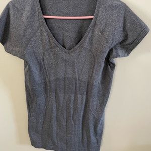 Run swiftly v-neck